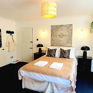 https://rose-homestay-free-parking-ensuite-studio-room-near-uni.brighton-hotels-england.com